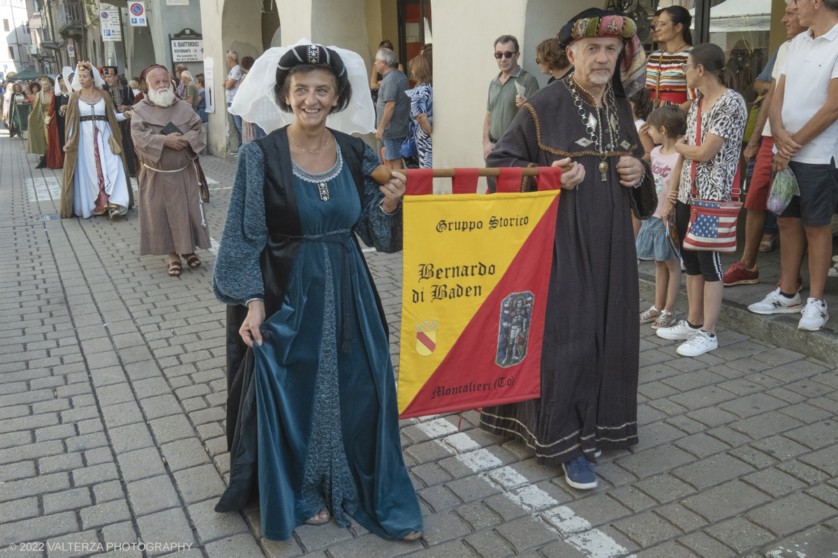 DSCF3216.jpg - 04/09/2022. Carmagnola. Nell'ambito della 73^ edizione della fiera Fiera Ã¨ andato in scena il peperone day 2022 , torna la nuova edizione della Festa di Re Peperone e della Bela Povronera, con sfilata delle maschere. Nella foto un momento della sfilata del corteo storico