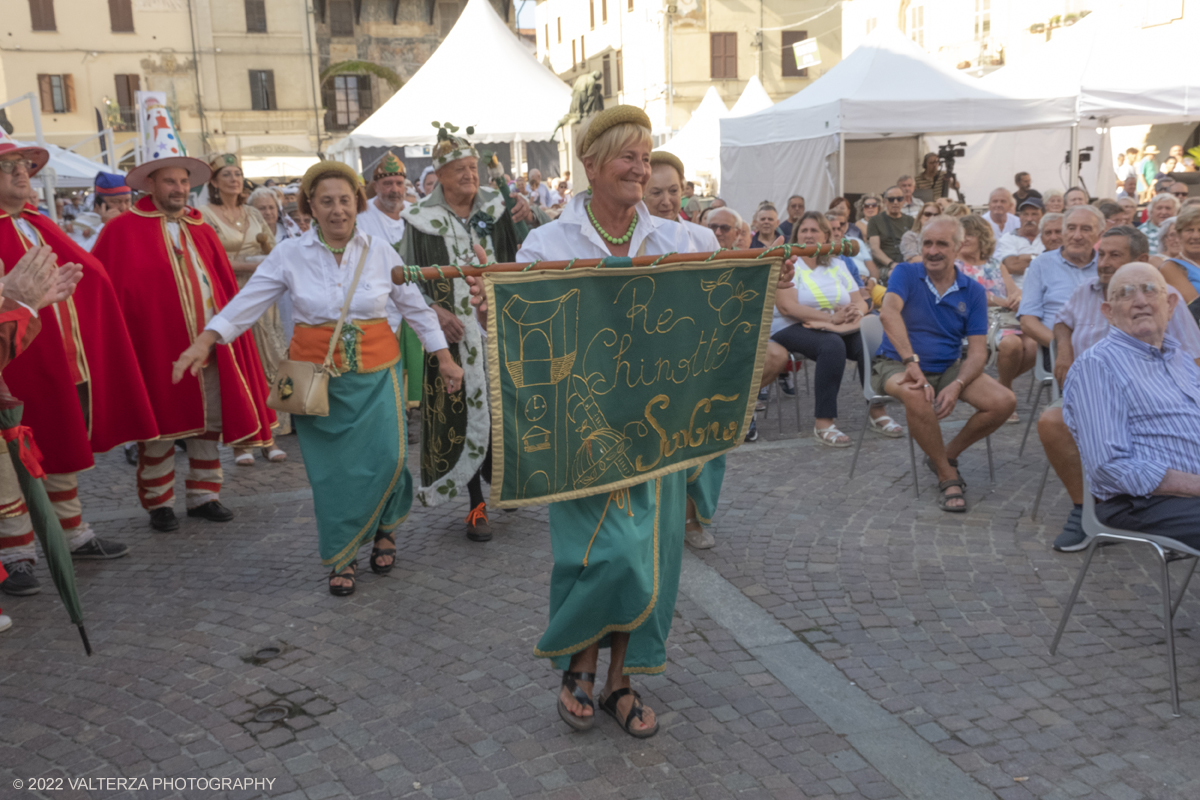 _DSF4862.jpg - 04/09/2022. Carmagnola. Nell'ambito della 73^ edizione della fiera Fiera Ã¨ andato in scena il peperone day 2022 , torna la nuova edizione della Festa di Re Peperone e della Bela Povronera, con sfilata delle maschere. Nella foto gruppi  e personaggi storici della grande sfilata per la festa di Re Peperone   e della Bela Povronera,