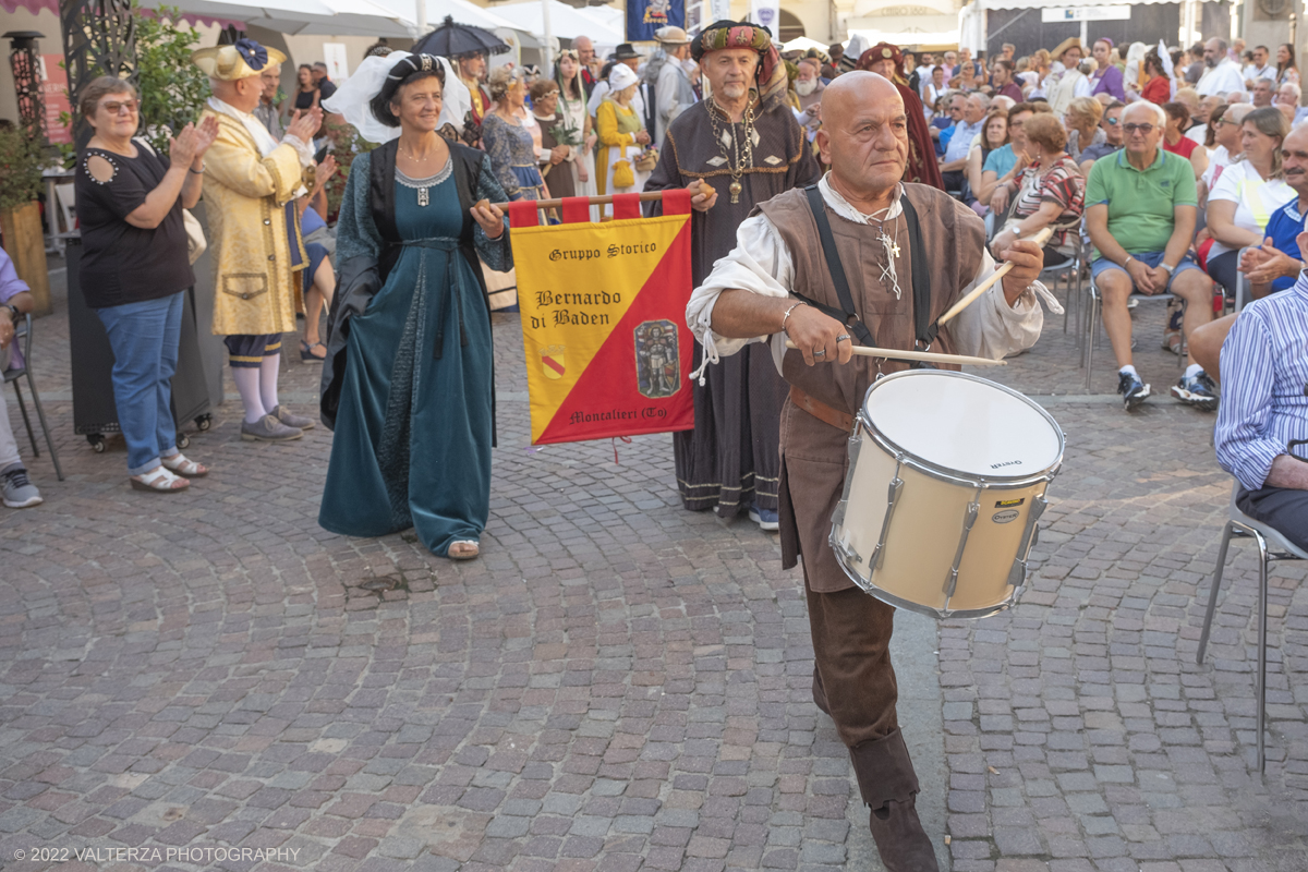 _DSF4917.jpg - 04/09/2022. Carmagnola. Nell'ambito della 73^ edizione della fiera Fiera Ã¨ andato in scena il peperone day 2022 , torna la nuova edizione della Festa di Re Peperone e della Bela Povronera, con sfilata delle maschere. Nella foto gruppi  e personaggi storici della grande sfilata per la festa di Re Peperone   e della Bela Povronera,