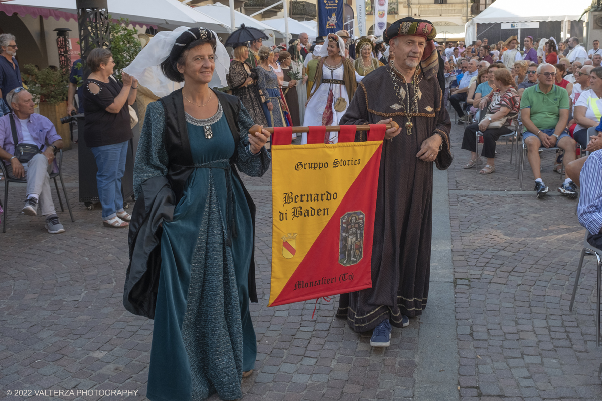 _DSF4918.jpg - 04/09/2022. Carmagnola. Nell'ambito della 73^ edizione della fiera Fiera Ã¨ andato in scena il peperone day 2022 , torna la nuova edizione della Festa di Re Peperone e della Bela Povronera, con sfilata delle maschere. Nella foto gruppi  e personaggi storici della grande sfilata per la festa di Re Peperone   e della Bela Povronera,