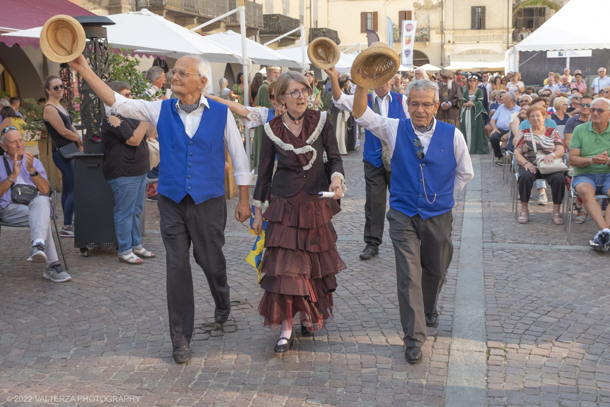 _DSF4987.jpg - 04/09/2022. Carmagnola. Nell'ambito della 73^ edizione della fiera Fiera Ã¨ andato in scena il peperone day 2022 , torna la nuova edizione della Festa di Re Peperone e della Bela Povronera, con sfilata delle maschere. Nella foto gruppi  e personaggi storici della grande sfilata per la festa di Re Peperone   e della Bela Povronera,
