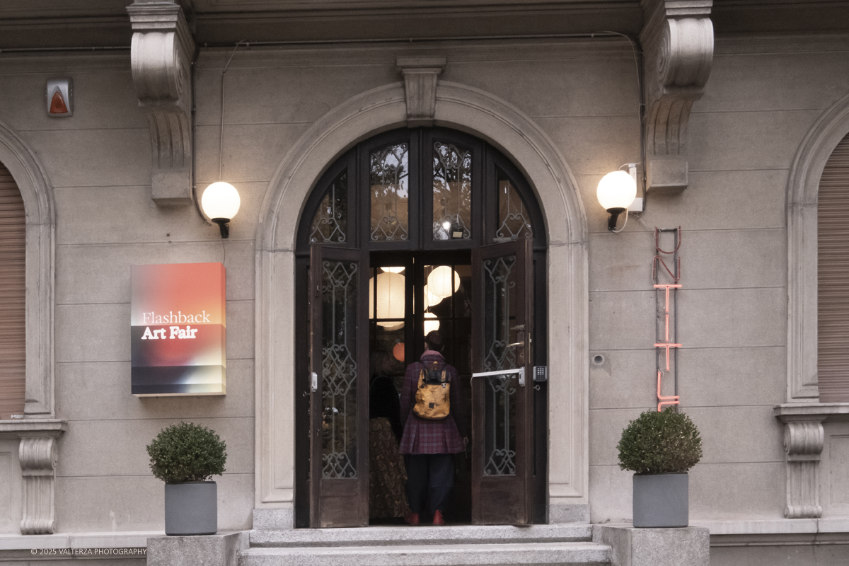 _DSF3958.jpg - 30/10/2025. Torino. Si Ã¨ chiusa nel segno del successo con 26.230 visitatori  la tredicesima edizione di Flashback Art Fair. Nella foto l'ingresso alla fiera