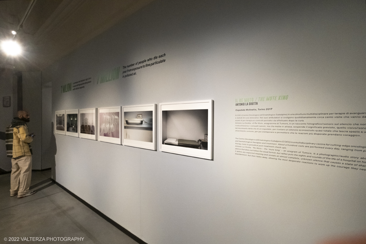 _DSF3541.jpg - 20/10/2022. Torino. La mostra "Focus on Future" racconta in 200 scatti le situazioni di fragilitÃ  del nostro pianeta . Nella foto parte dell'allestimento della mostra