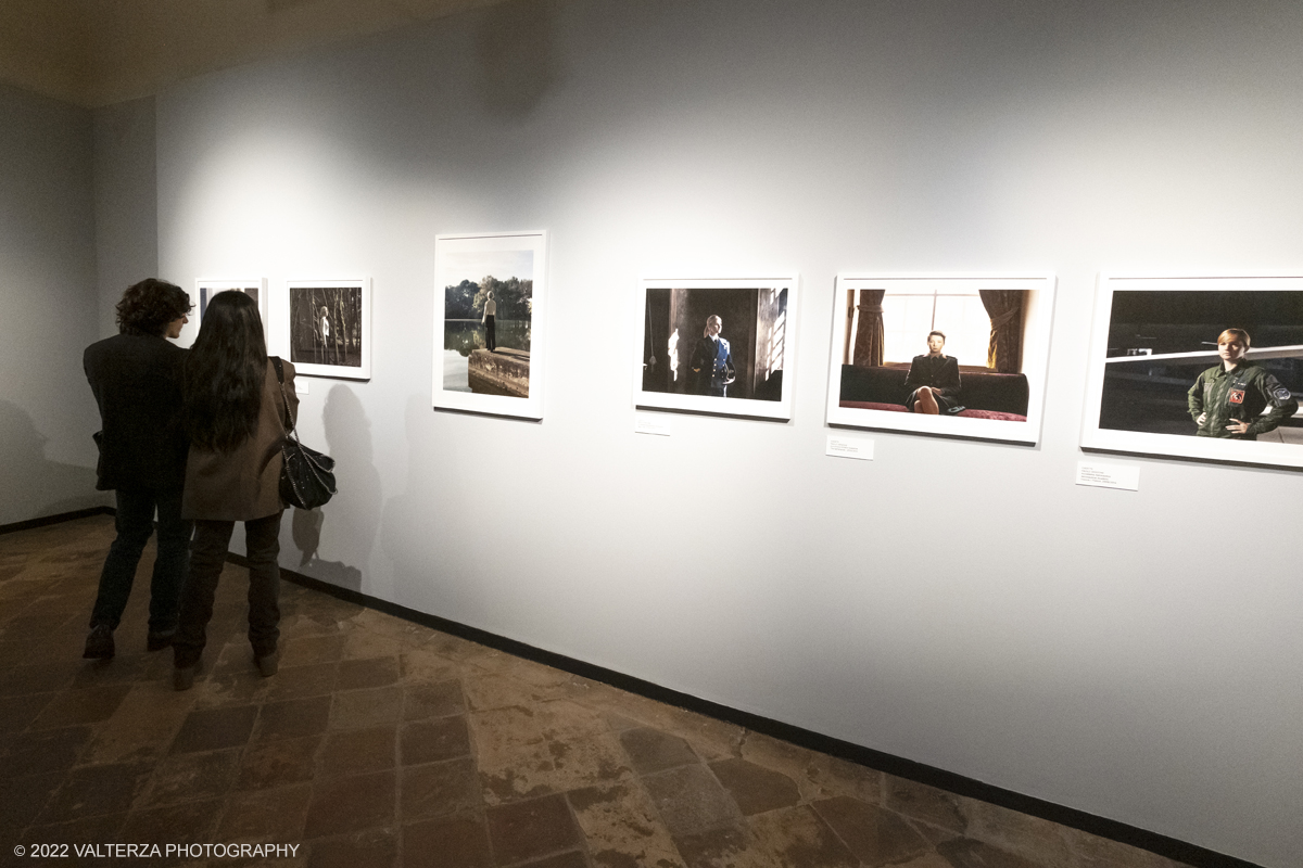 _DSF3565.jpg - 20/10/2022. Torino. La mostra "Focus on Future" racconta in 200 scatti le situazioni di fragilitÃ  del nostro pianeta . Nella foto in visita alla mostra