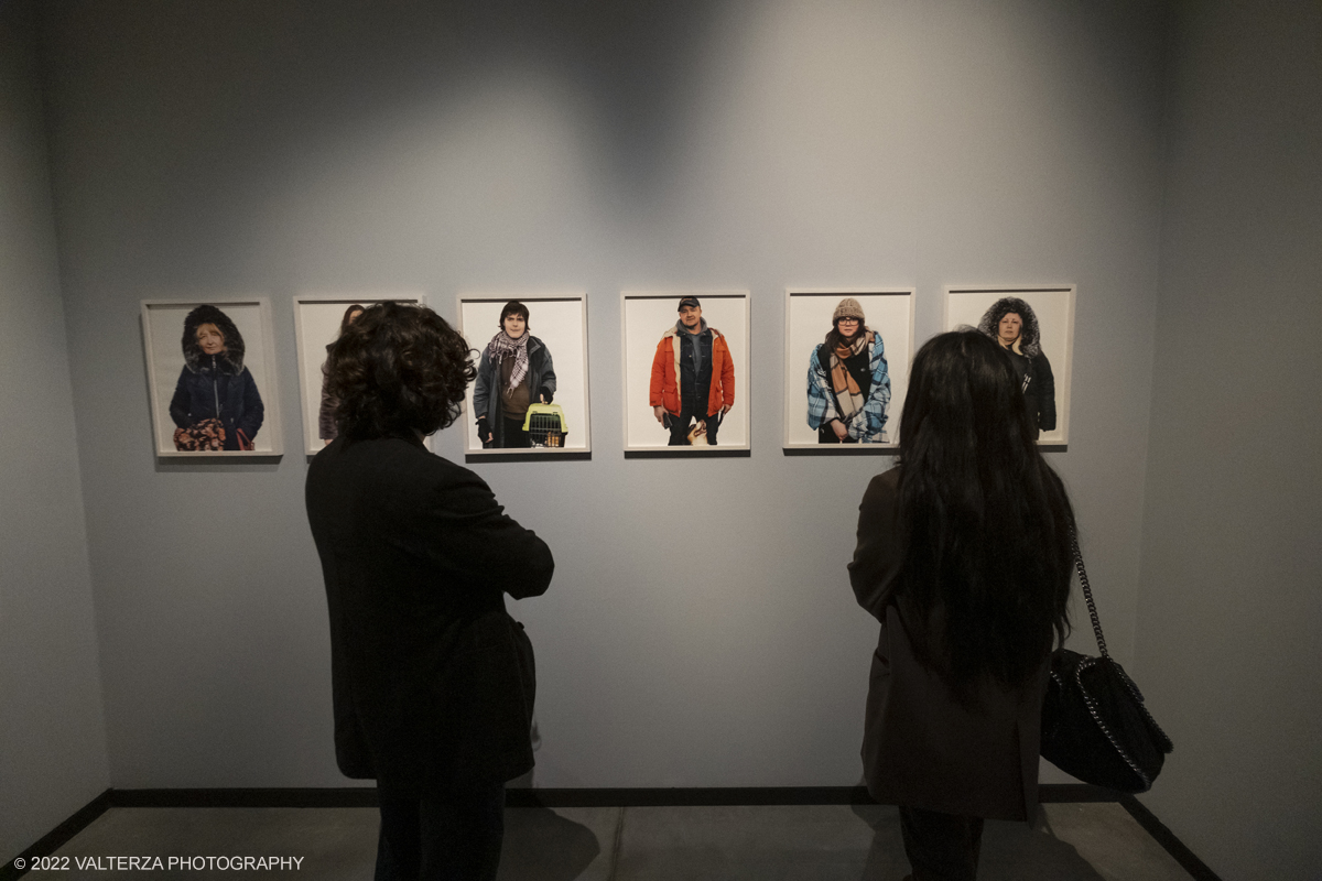 _DSF3671.jpg - 20/10/2022. Torino. La mostra "Focus on Future" racconta in 200 scatti le situazioni di fragilitÃ  del nostro pianeta . Nella foto in visita alla mostra