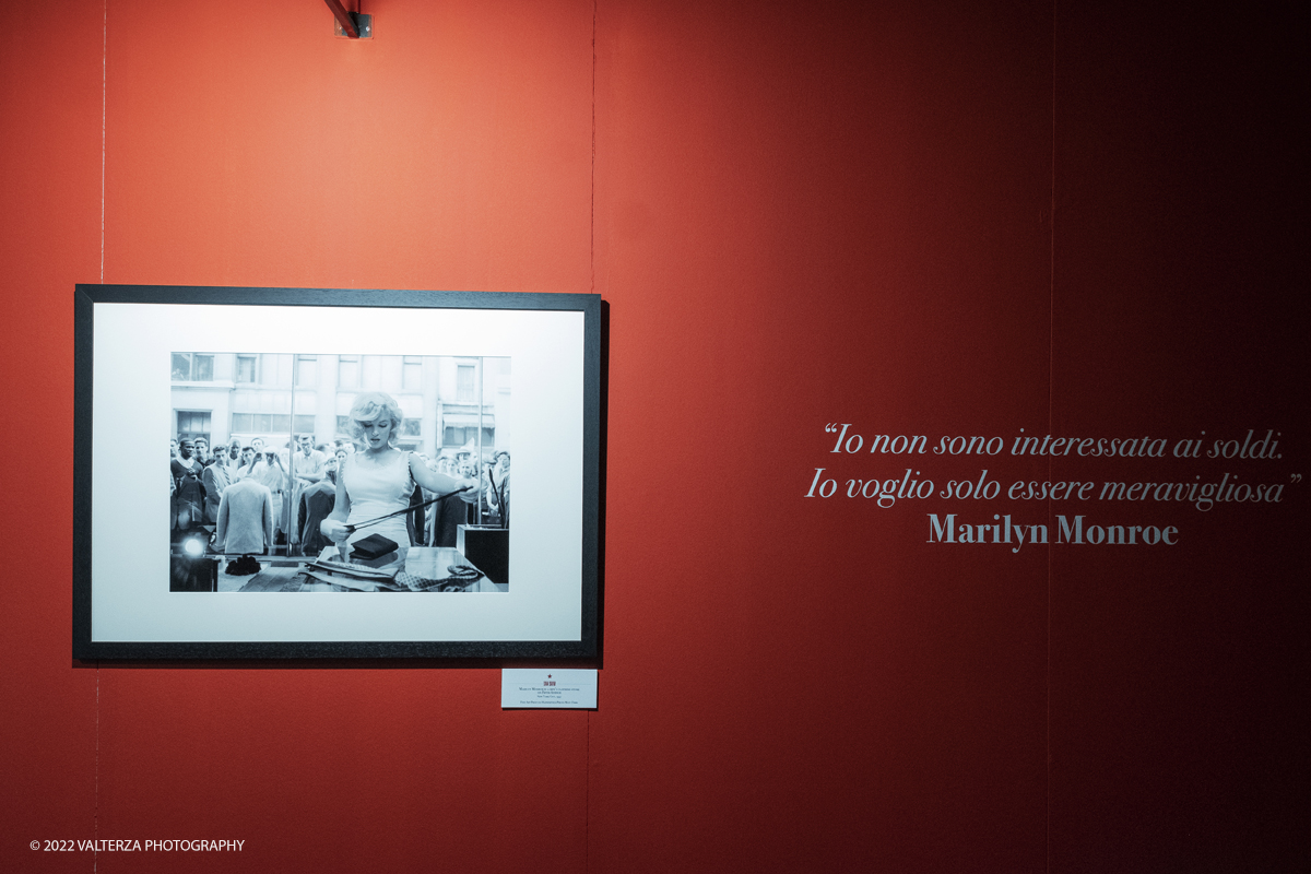 _DSF9969.jpg - 01/07/2022. Torino. A sessantâ€™anni dalla morte della Monroe, una mostra-evento con memorabilia originali, in parte esposti in anteprima mondiale e le fotografie , scattate dal fotografo,suo amico storico ,Sam Shaw. Nella foto parte dell'allestimnto della mostra