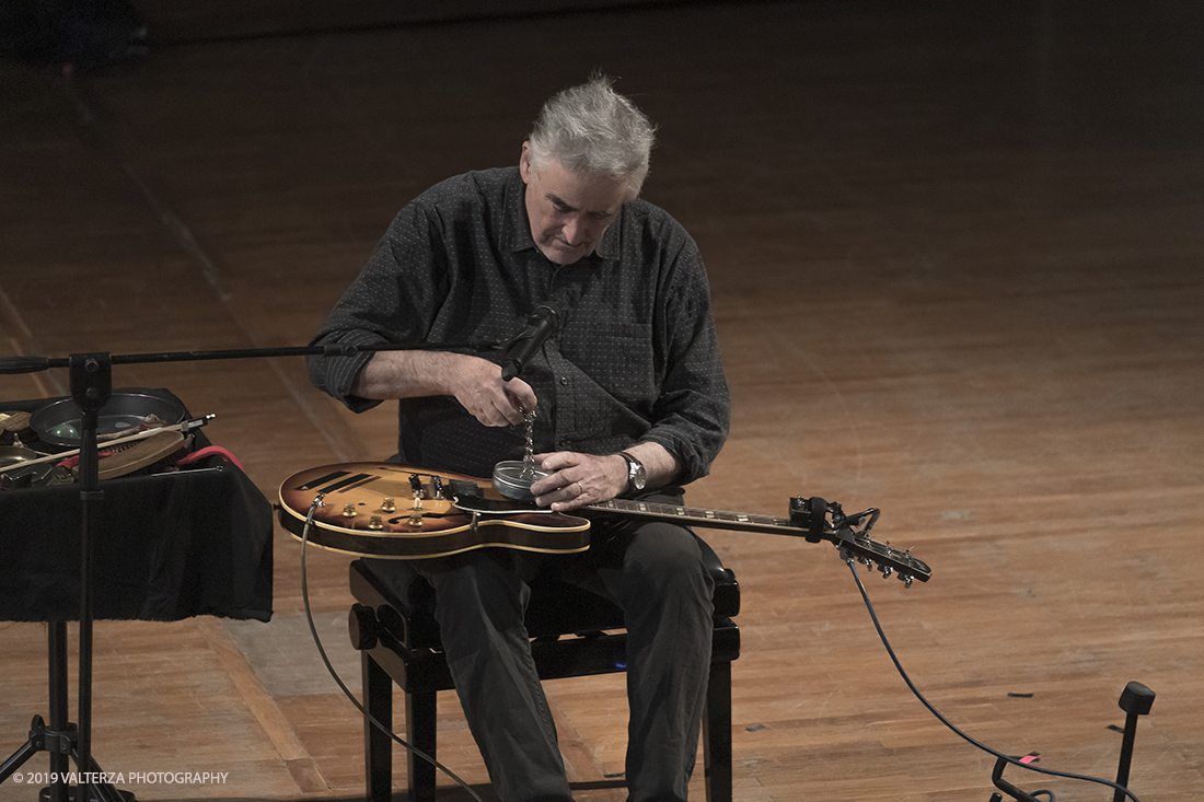 _G3I2920.jpg - 28/04/2019.Torino,.Attivo da oltre cinquantâ€™anni nei piuÌ€ disparati contesti musicali, Fred Frith eÌ€ un vero pioniere della chitarra elettrica, fin dai tempi di gruppi avant rock come Henry Cow o Massacre (con Bill Laswell). Come improvvisatore radicale ha suonato con figure del calibro di Robert Wyatt o John Zorn e come compositore ha visto suoi lavori interpretati da affermati ensemble di musica contemporanea. Nella foto Fred Frith nella esibizione "solo electric guitar" sul palco del conservatorio Giuseppe Verdi.