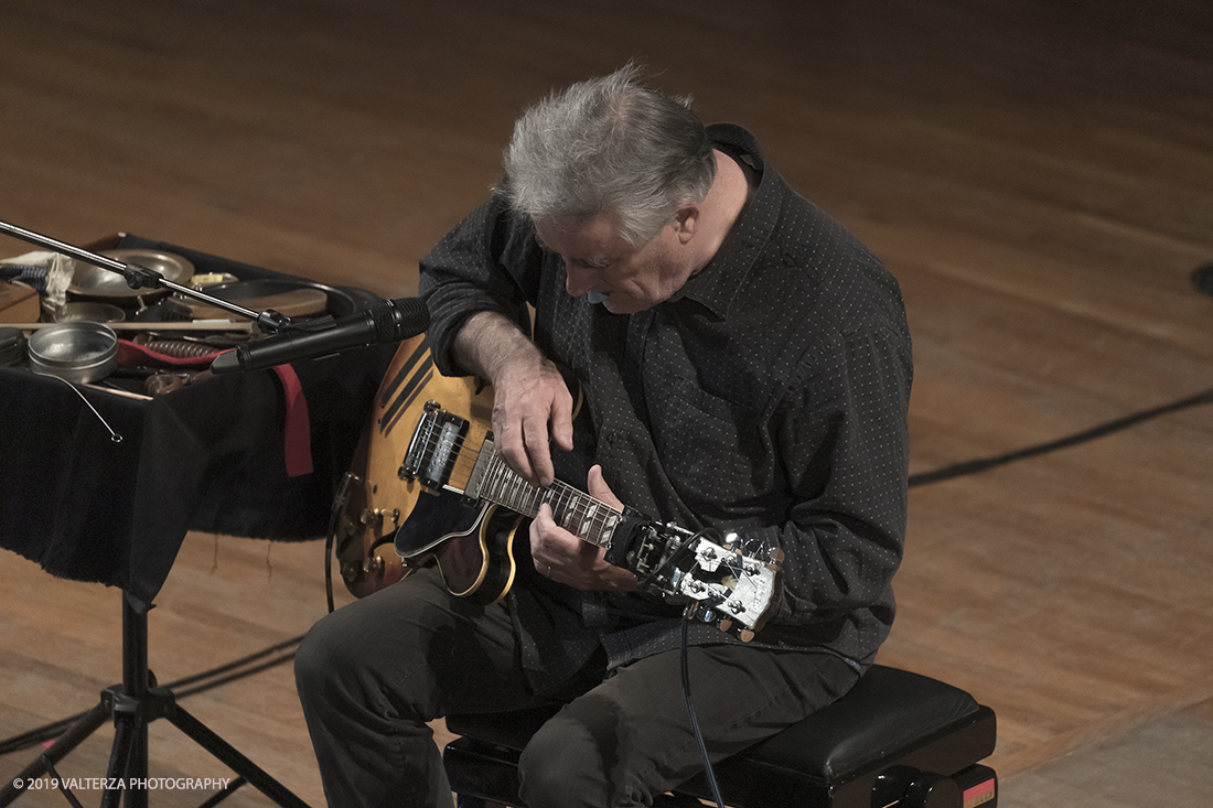 _G3I2960.jpg - 28/04/2019.Torino,.Attivo da oltre cinquantâ€™anni nei piuÌ€ disparati contesti musicali, Fred Frith eÌ€ un vero pioniere della chitarra elettrica, fin dai tempi di gruppi avant rock come Henry Cow o Massacre (con Bill Laswell). Come improvvisatore radicale ha suonato con figure del calibro di Robert Wyatt o John Zorn e come compositore ha visto suoi lavori interpretati da affermati ensemble di musica contemporanea. Nella foto Fred Frith nella esibizione "solo electric guitar" sul palco del conservatorio Giuseppe Verdi.