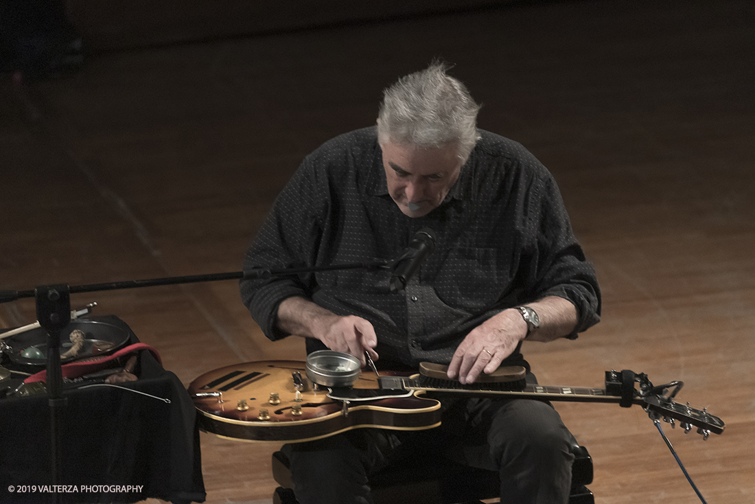 _G3I2978.jpg - 28/04/2019.Torino,.Attivo da oltre cinquantâ€™anni nei piuÌ€ disparati contesti musicali, Fred Frith eÌ€ un vero pioniere della chitarra elettrica, fin dai tempi di gruppi avant rock come Henry Cow o Massacre (con Bill Laswell). Come improvvisatore radicale ha suonato con figure del calibro di Robert Wyatt o John Zorn e come compositore ha visto suoi lavori interpretati da affermati ensemble di musica contemporanea. Nella foto Fred Frith nella esibizione "solo electric guitar" sul palco del conservatorio Giuseppe Verdi.