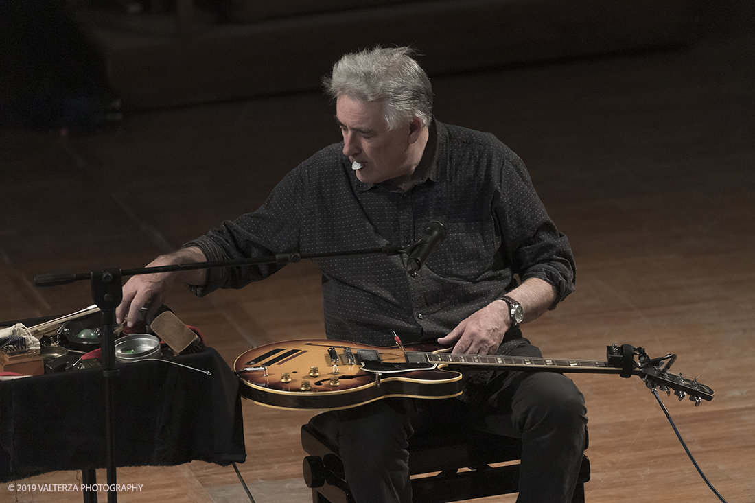 _G3I2985.jpg - 28/04/2019.Torino,.Attivo da oltre cinquantâ€™anni nei piuÌ€ disparati contesti musicali, Fred Frith eÌ€ un vero pioniere della chitarra elettrica, fin dai tempi di gruppi avant rock come Henry Cow o Massacre (con Bill Laswell). Come improvvisatore radicale ha suonato con figure del calibro di Robert Wyatt o John Zorn e come compositore ha visto suoi lavori interpretati da affermati ensemble di musica contemporanea. Nella foto Fred Frith nella esibizione "solo electric guitar" sul palco del conservatorio Giuseppe Verdi.