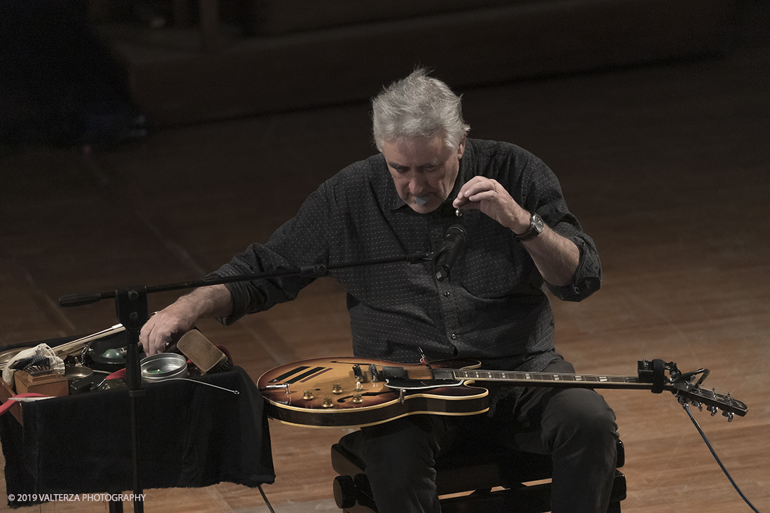 _G3I2988.jpg - 28/04/2019.Torino,.Attivo da oltre cinquantâ€™anni nei piuÌ€ disparati contesti musicali, Fred Frith eÌ€ un vero pioniere della chitarra elettrica, fin dai tempi di gruppi avant rock come Henry Cow o Massacre (con Bill Laswell). Come improvvisatore radicale ha suonato con figure del calibro di Robert Wyatt o John Zorn e come compositore ha visto suoi lavori interpretati da affermati ensemble di musica contemporanea. Nella foto Fred Frith nella esibizione "solo electric guitar" sul palco del conservatorio Giuseppe Verdi.