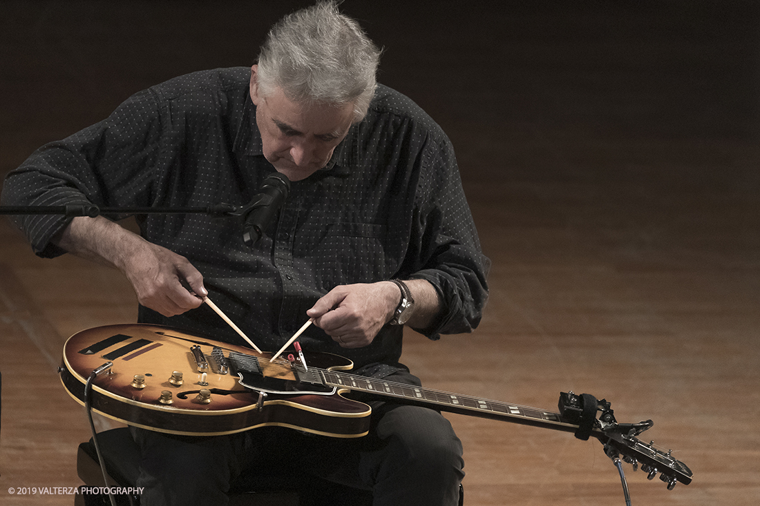 _G3I3019.jpg - 28/04/2019.Torino,.Attivo da oltre cinquantâ€™anni nei piuÌ€ disparati contesti musicali, Fred Frith eÌ€ un vero pioniere della chitarra elettrica, fin dai tempi di gruppi avant rock come Henry Cow o Massacre (con Bill Laswell). Come improvvisatore radicale ha suonato con figure del calibro di Robert Wyatt o John Zorn e come compositore ha visto suoi lavori interpretati da affermati ensemble di musica contemporanea. Nella foto Fred Frith nella esibizione "solo electric guitar" sul palco del conservatorio Giuseppe Verdi.