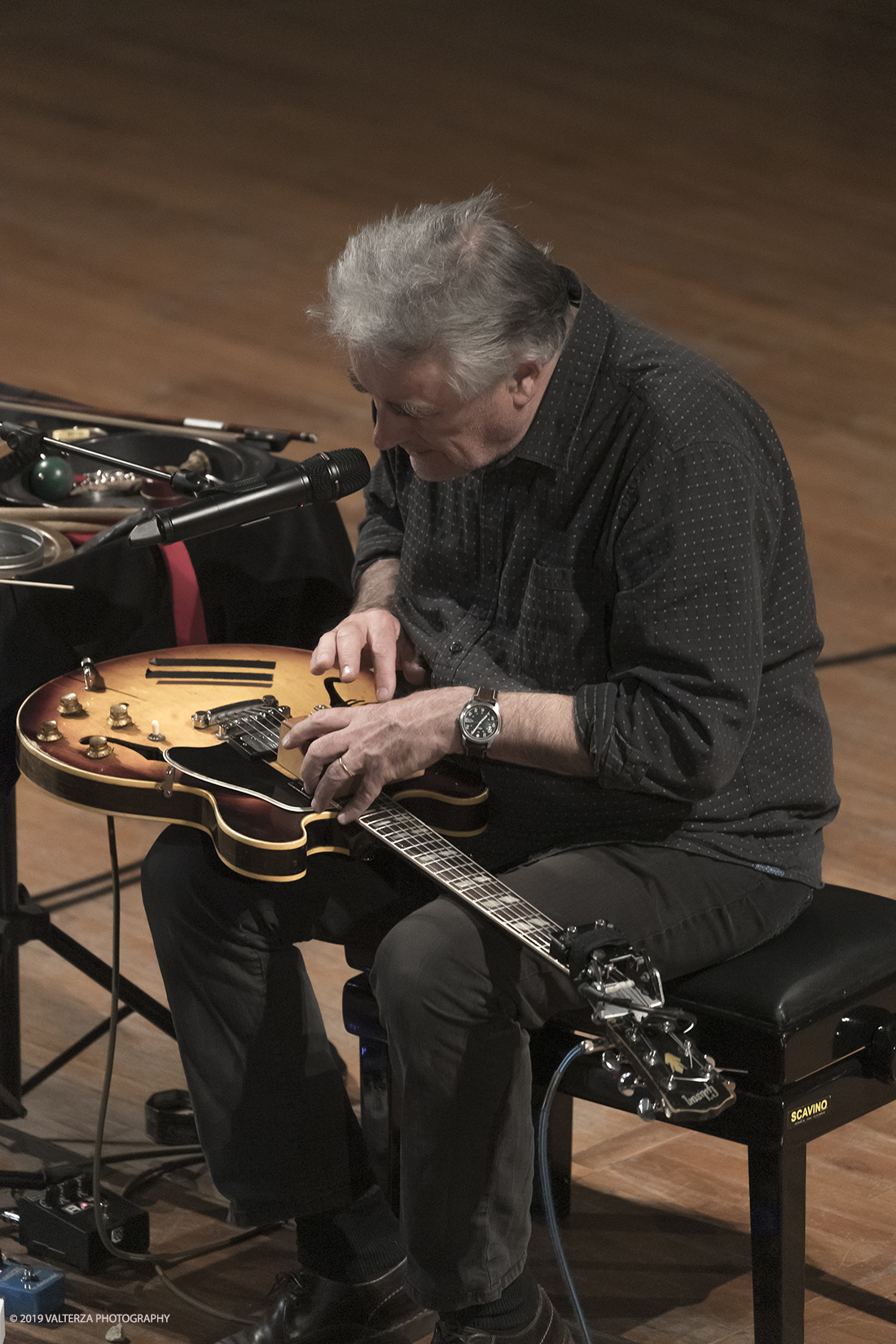 _G3I3161.jpg - 28/04/2019.Torino,.Attivo da oltre cinquantâ€™anni nei piuÌ€ disparati contesti musicali, Fred Frith eÌ€ un vero pioniere della chitarra elettrica, fin dai tempi di gruppi avant rock come Henry Cow o Massacre (con Bill Laswell). Come improvvisatore radicale ha suonato con figure del calibro di Robert Wyatt o John Zorn e come compositore ha visto suoi lavori interpretati da affermati ensemble di musica contemporanea. Nella foto Fred Frith nella esibizione "solo electric guitar" sul palco del conservatorio Giuseppe Verdi.