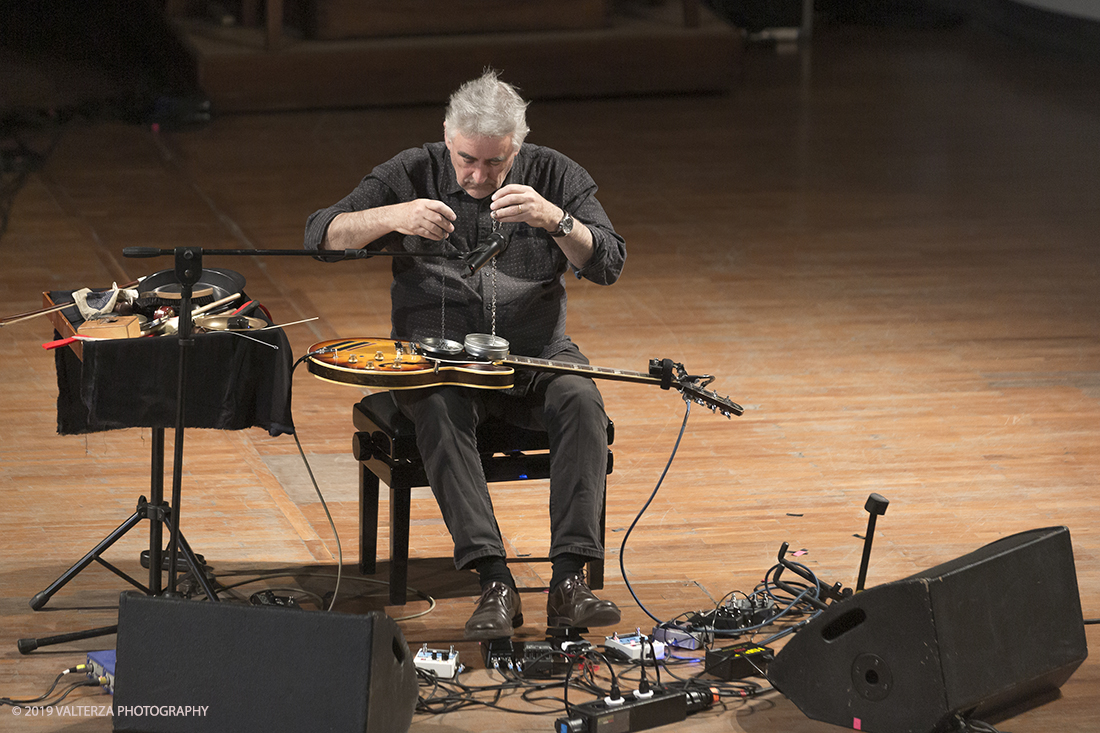 _X9B8509.jpg - 28/04/2019.Torino,.Attivo da oltre cinquantâ€™anni nei piuÌ€ disparati contesti musicali, Fred Frith eÌ€ un vero pioniere della chitarra elettrica, fin dai tempi di gruppi avant rock come Henry Cow o Massacre (con Bill Laswell). Come improvvisatore radicale ha suonato con figure del calibro di Robert Wyatt o John Zorn e come compositore ha visto suoi lavori interpretati da affermati ensemble di musica contemporanea. Nella foto Fred Frith nella esibizione "solo electric guitar" sul palco del conservatorio Giuseppe Verdi.