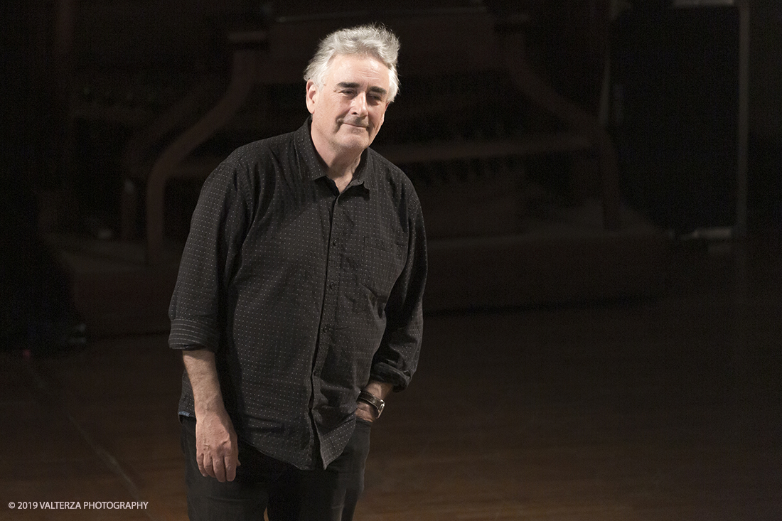 _X9B8531.jpg - 28/04/2019.Torino,.Attivo da oltre cinquantâ€™anni nei piuÌ€ disparati contesti musicali, Fred Frith eÌ€ un vero pioniere della chitarra elettrica, fin dai tempi di gruppi avant rock come Henry Cow o Massacre (con Bill Laswell). Come improvvisatore radicale ha suonato con figure del calibro di Robert Wyatt o John Zorn e come compositore ha visto suoi lavori interpretati da affermati ensemble di musica contemporanea. Nella foto Fred Frith nella esibizione "solo electric guitar" sul palco del conservatorio Giuseppe Verdi.