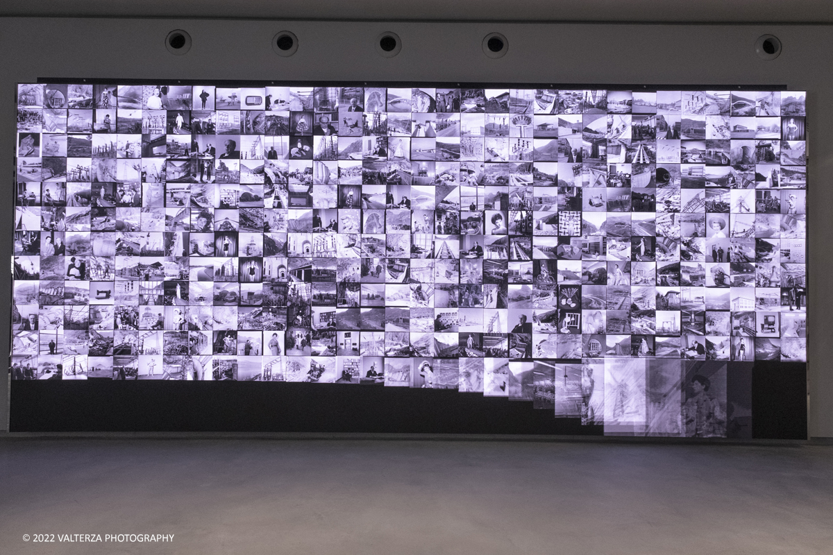 _DSF0417.jpg - 16/05/2022. Torino. Intesa San Paolo ha inaugurato oggi Le "Gallerie d'Italia Torino"quarto museo del gruppo, diecimila mq di percorsoespositivo su cinque piani dedicati alla fotografia ed al Barocco. Nella foto effetti speciali nell'area di ingresso alle mostre