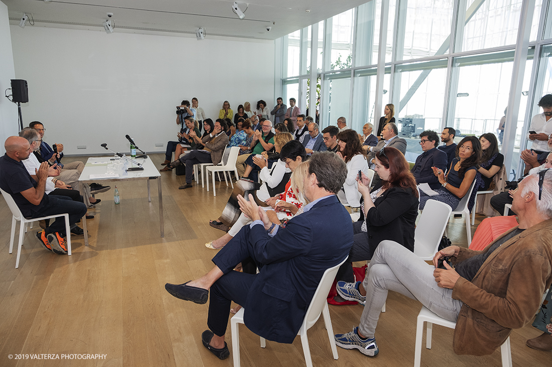 _DSF3234.jpg - 12/09/2019. Torino, grattacielo Intesa San Paolo. Il 6-7 ottobre sullâ€™Isola dei Pescatori torna la manifestazione dedicata al mondo delle acque interne. Ricette stellate, conferenze, letture e concerti itineranti, performance artistiche e una grande caccia al tesoro coinvolgeranno il pubblico alla scoperta del patrimonio culturale, culinario e scientifico custodito sui fondali di fiumi e laghi: Nella foto un momento della conferenza stampa