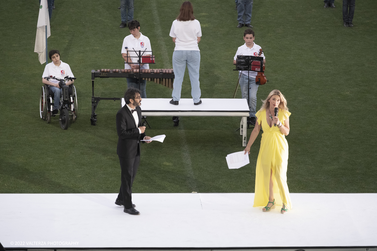 _DSF5043.jpg - 5/06/2022. Torino. Si sono aperti ufficialmente i XXXVII Giochi Nazionali Estivi Special Olympics di Torino 2022, la piÃ¹ grande manifestazione sportiva dedicata a persone con disabilitÃ  intellettive mai realizzata in Italia con 3000 atleti e 20 discipline sportive. Nella foto i presentatori della serata Francesco Gherardi e la campionessa di scherma Margherita Granbassi