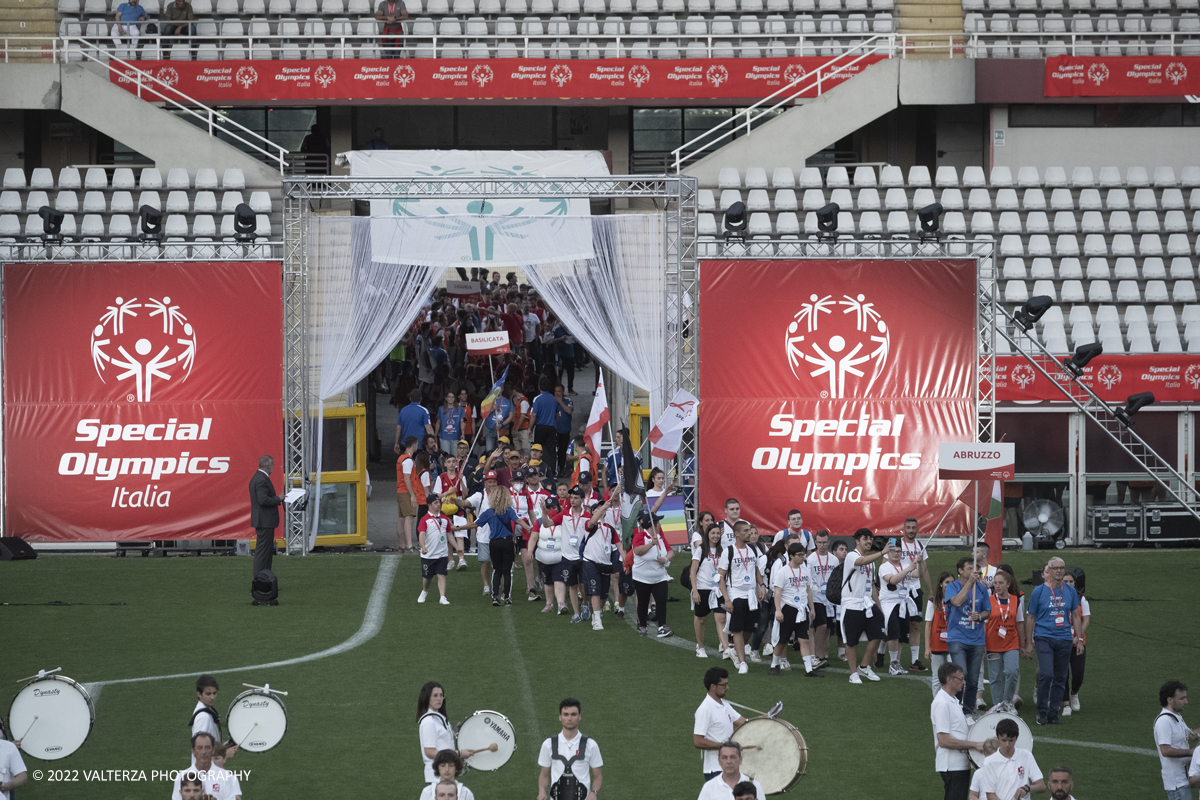 _DSF5064.jpg - 5/06/2022. Torino. Si sono aperti ufficialmente i XXXVII Giochi Nazionali Estivi Special Olympics di Torino 2022, la piÃ¹ grande manifestazione sportiva dedicata a persone con disabilitÃ  intellettive mai realizzata in Italia con 3000 atleti e 20 discipline sportive. Nella foto sfilata delle varie delegazioni di atleti