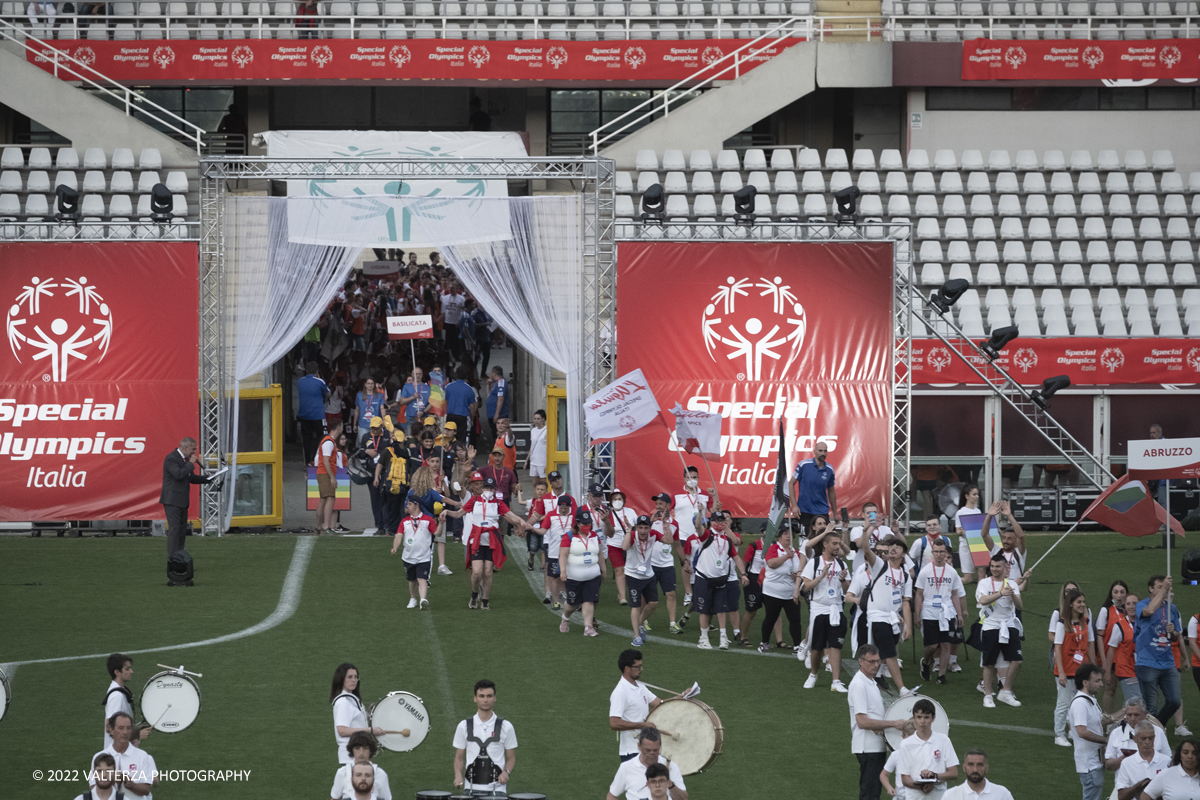 _DSF5068.jpg - 5/06/2022. Torino. Si sono aperti ufficialmente i XXXVII Giochi Nazionali Estivi Special Olympics di Torino 2022, la piÃ¹ grande manifestazione sportiva dedicata a persone con disabilitÃ  intellettive mai realizzata in Italia con 3000 atleti e 20 discipline sportive. Nella foto sfilata delle varie delegazioni di atleti