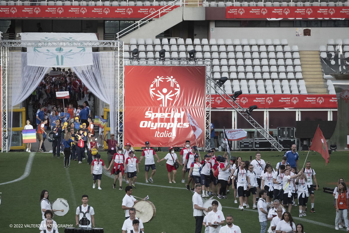 _DSF5074.jpg - 5/06/2022. Torino. Si sono aperti ufficialmente i XXXVII Giochi Nazionali Estivi Special Olympics di Torino 2022, la piÃ¹ grande manifestazione sportiva dedicata a persone con disabilitÃ  intellettive mai realizzata in Italia con 3000 atleti e 20 discipline sportive. Nella foto sfilata delle varie delegazioni di atleti