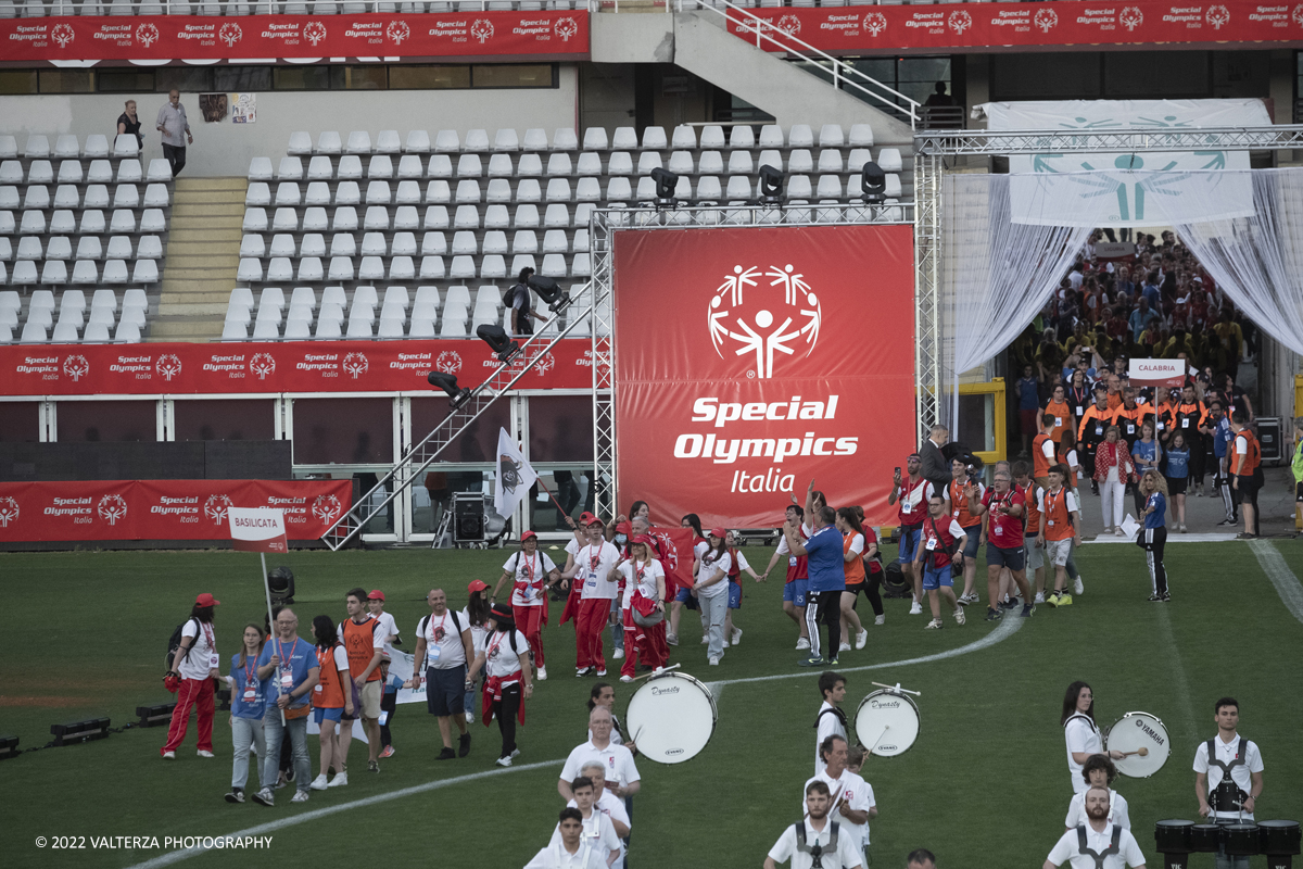 _DSF5105.jpg - 5/06/2022. Torino. Si sono aperti ufficialmente i XXXVII Giochi Nazionali Estivi Special Olympics di Torino 2022, la piÃ¹ grande manifestazione sportiva dedicata a persone con disabilitÃ  intellettive mai realizzata in Italia con 3000 atleti e 20 discipline sportive. Nella foto sfilata delle varie delegazioni di atleti