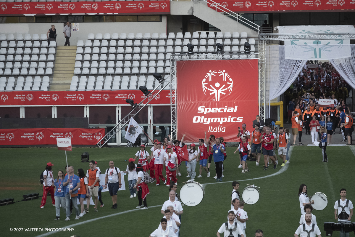 _DSF5109.jpg - 5/06/2022. Torino. Si sono aperti ufficialmente i XXXVII Giochi Nazionali Estivi Special Olympics di Torino 2022, la piÃ¹ grande manifestazione sportiva dedicata a persone con disabilitÃ  intellettive mai realizzata in Italia con 3000 atleti e 20 discipline sportive. Nella foto sfilata delle varie delegazioni di atleti