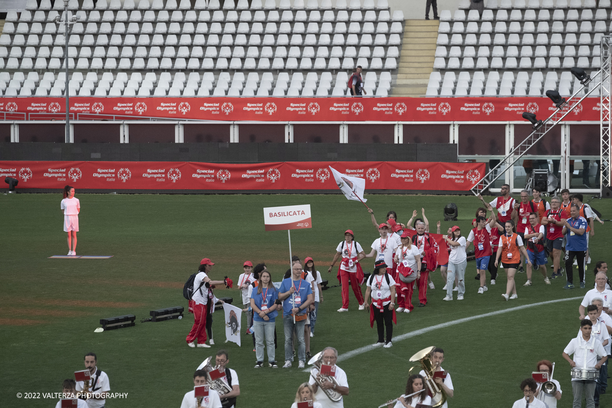 _DSF5119.jpg - 5/06/2022. Torino. Si sono aperti ufficialmente i XXXVII Giochi Nazionali Estivi Special Olympics di Torino 2022, la piÃ¹ grande manifestazione sportiva dedicata a persone con disabilitÃ  intellettive mai realizzata in Italia con 3000 atleti e 20 discipline sportive. Nella foto sfilata delle varie delegazioni di atleti