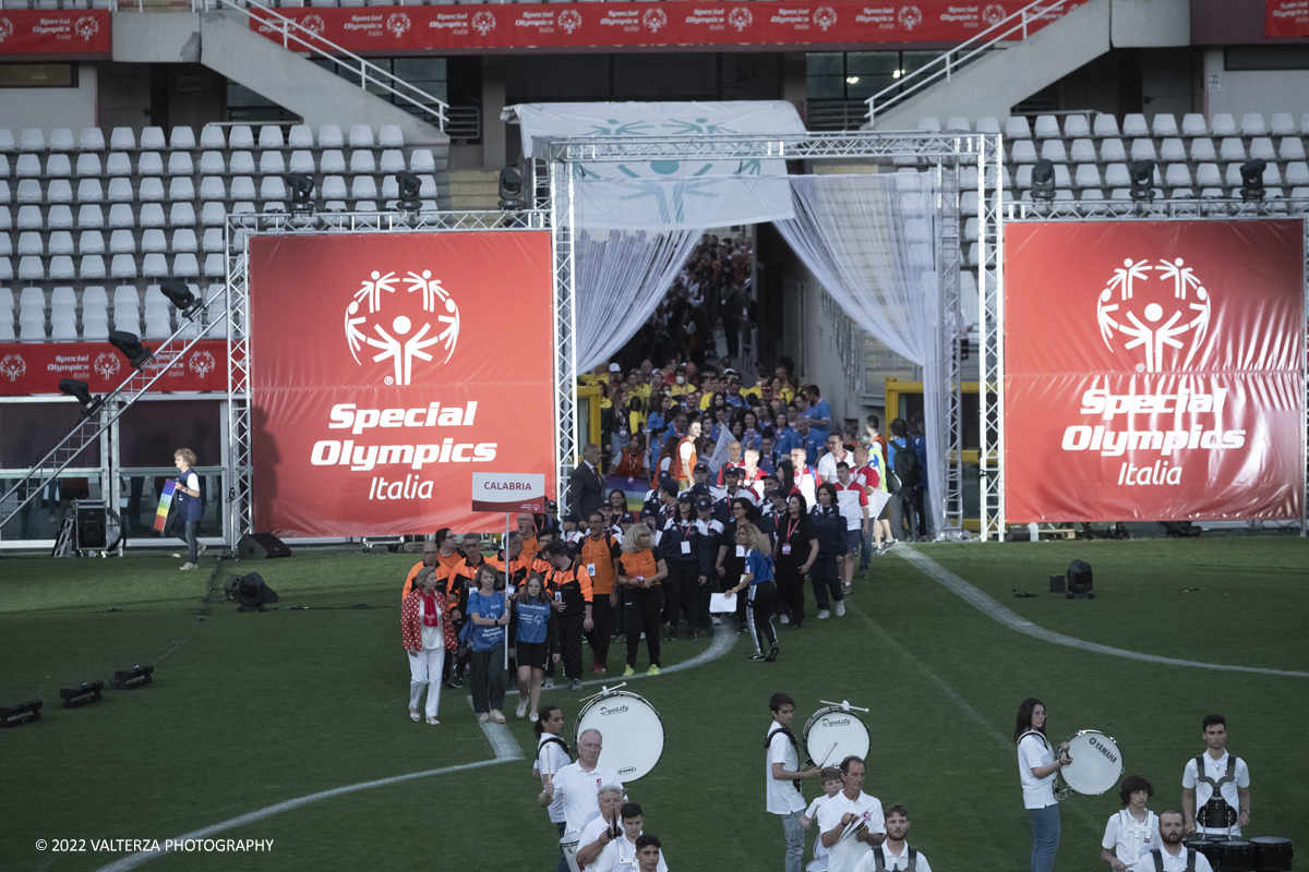 _DSF5141.jpg - 5/06/2022. Torino. Si sono aperti ufficialmente i XXXVII Giochi Nazionali Estivi Special Olympics di Torino 2022, la piÃ¹ grande manifestazione sportiva dedicata a persone con disabilitÃ  intellettive mai realizzata in Italia con 3000 atleti e 20 discipline sportive. Nella foto sfilata delle varie delegazioni di atleti