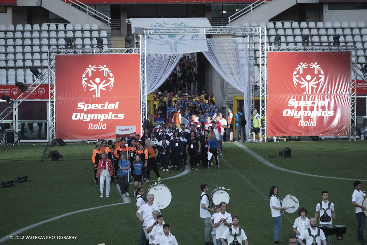 _DSF5144.jpg - 5/06/2022. Torino. Si sono aperti ufficialmente i XXXVII Giochi Nazionali Estivi Special Olympics di Torino 2022, la piÃ¹ grande manifestazione sportiva dedicata a persone con disabilitÃ  intellettive mai realizzata in Italia con 3000 atleti e 20 discipline sportive. Nella foto sfilata delle varie delegazioni di atleti