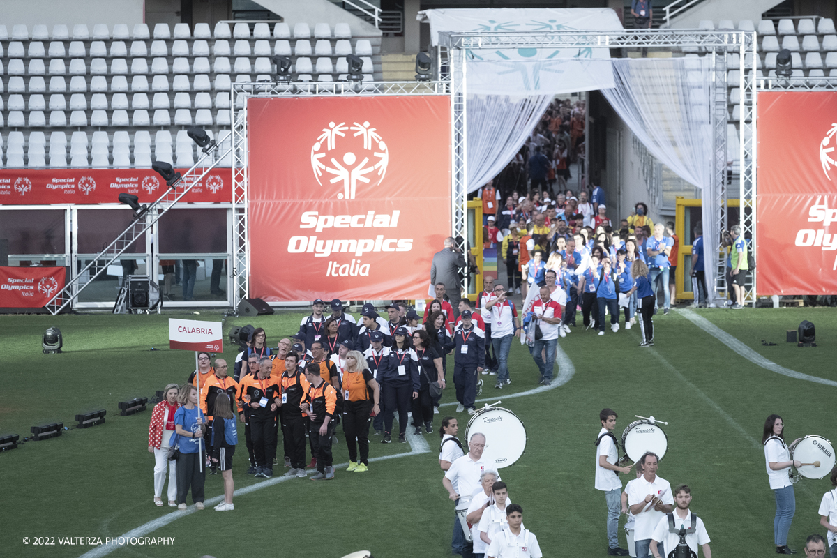 _DSF5153.jpg - 5/06/2022. Torino. Si sono aperti ufficialmente i XXXVII Giochi Nazionali Estivi Special Olympics di Torino 2022, la piÃ¹ grande manifestazione sportiva dedicata a persone con disabilitÃ  intellettive mai realizzata in Italia con 3000 atleti e 20 discipline sportive. Nella foto sfilata delle varie delegazioni di atleti