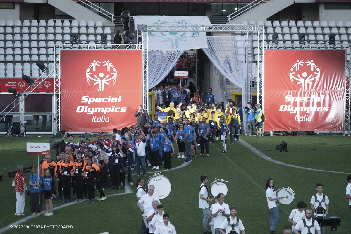 _DSF5161.jpg - 5/06/2022. Torino. Si sono aperti ufficialmente i XXXVII Giochi Nazionali Estivi Special Olympics di Torino 2022, la piÃ¹ grande manifestazione sportiva dedicata a persone con disabilitÃ  intellettive mai realizzata in Italia con 3000 atleti e 20 discipline sportive. Nella foto sfilata delle varie delegazioni di atleti