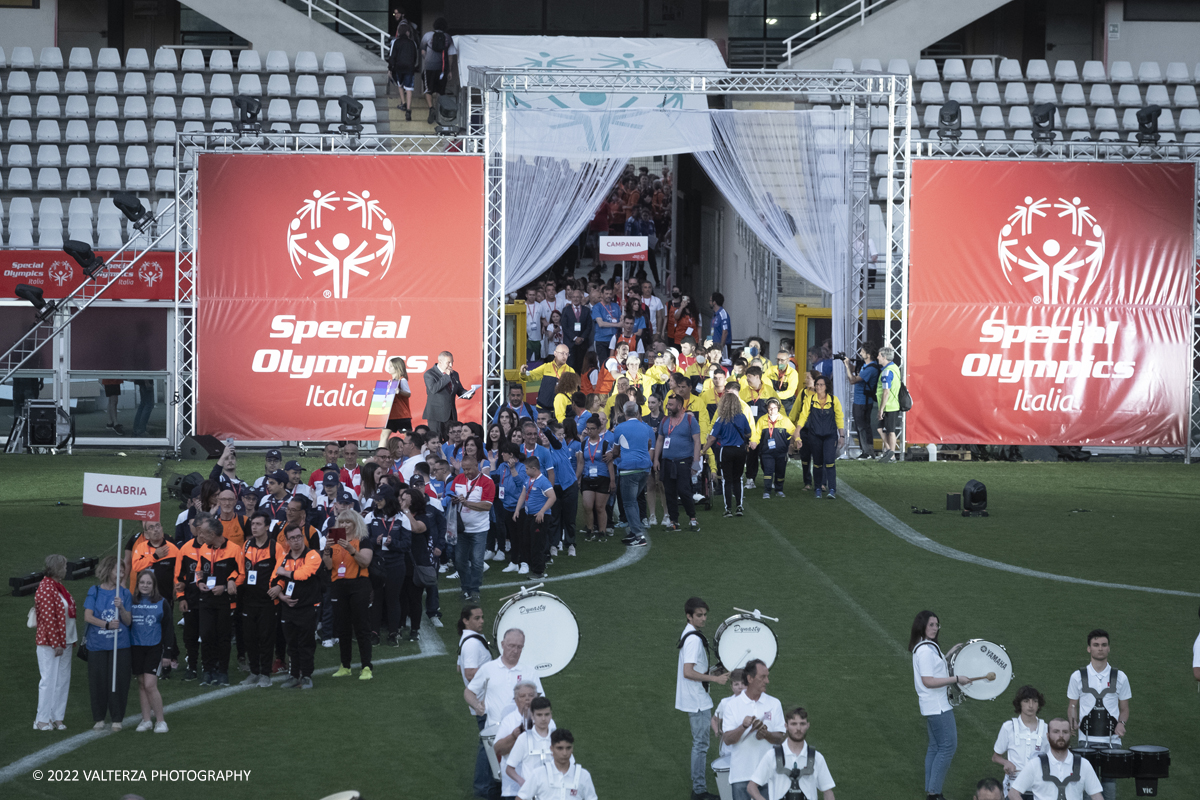 _DSF5167.jpg - 5/06/2022. Torino. Si sono aperti ufficialmente i XXXVII Giochi Nazionali Estivi Special Olympics di Torino 2022, la piÃ¹ grande manifestazione sportiva dedicata a persone con disabilitÃ  intellettive mai realizzata in Italia con 3000 atleti e 20 discipline sportive. Nella foto sfilata delle varie delegazioni di atleti