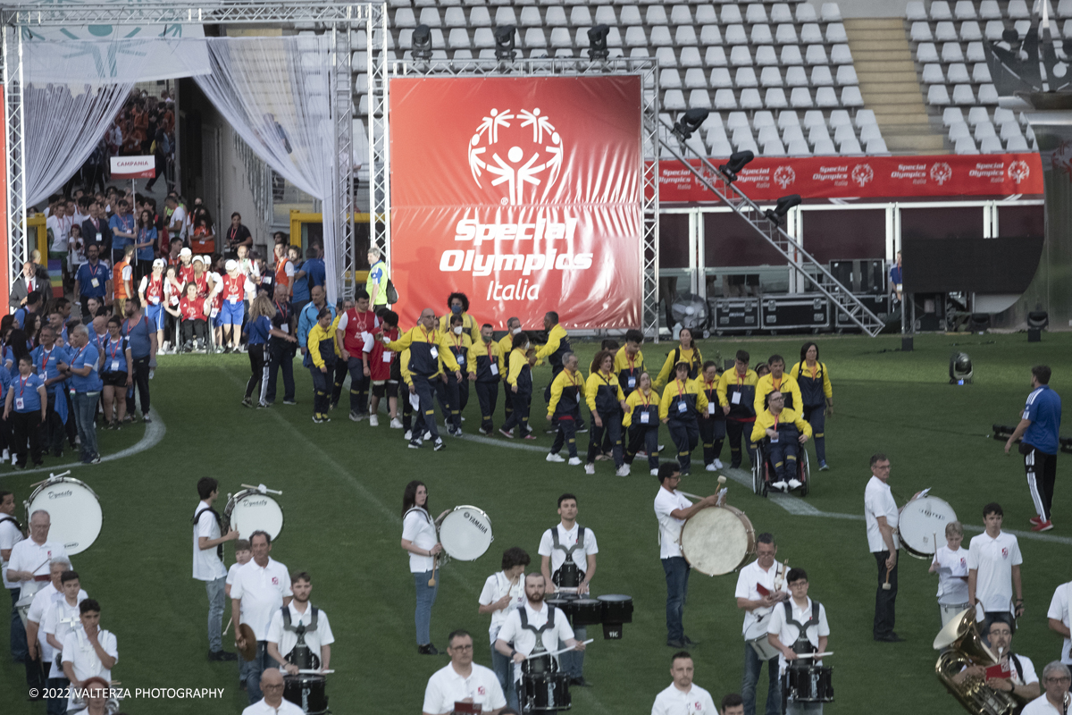 _DSF5168.jpg - 5/06/2022. Torino. Si sono aperti ufficialmente i XXXVII Giochi Nazionali Estivi Special Olympics di Torino 2022, la piÃ¹ grande manifestazione sportiva dedicata a persone con disabilitÃ  intellettive mai realizzata in Italia con 3000 atleti e 20 discipline sportive. Nella foto sfilata delle varie delegazioni di atleti