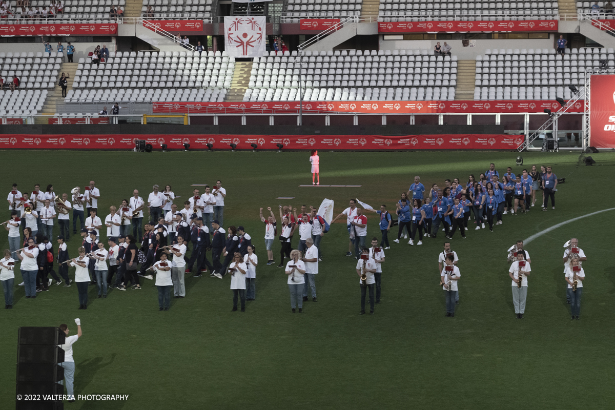 _DSF5218.jpg - 5/06/2022. Torino. Si sono aperti ufficialmente i XXXVII Giochi Nazionali Estivi Special Olympics di Torino 2022, la piÃ¹ grande manifestazione sportiva dedicata a persone con disabilitÃ  intellettive mai realizzata in Italia con 3000 atleti e 20 discipline sportive. Nella foto sfilata delle varie delegazioni di atleti