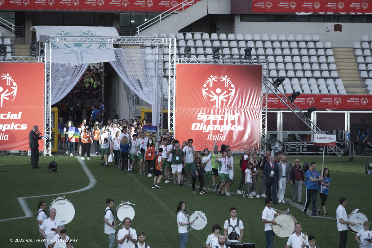 _DSF5234.jpg - 5/06/2022. Torino. Si sono aperti ufficialmente i XXXVII Giochi Nazionali Estivi Special Olympics di Torino 2022, la piÃ¹ grande manifestazione sportiva dedicata a persone con disabilitÃ  intellettive mai realizzata in Italia con 3000 atleti e 20 discipline sportive. Nella foto sfilata delle varie delegazioni di atleti