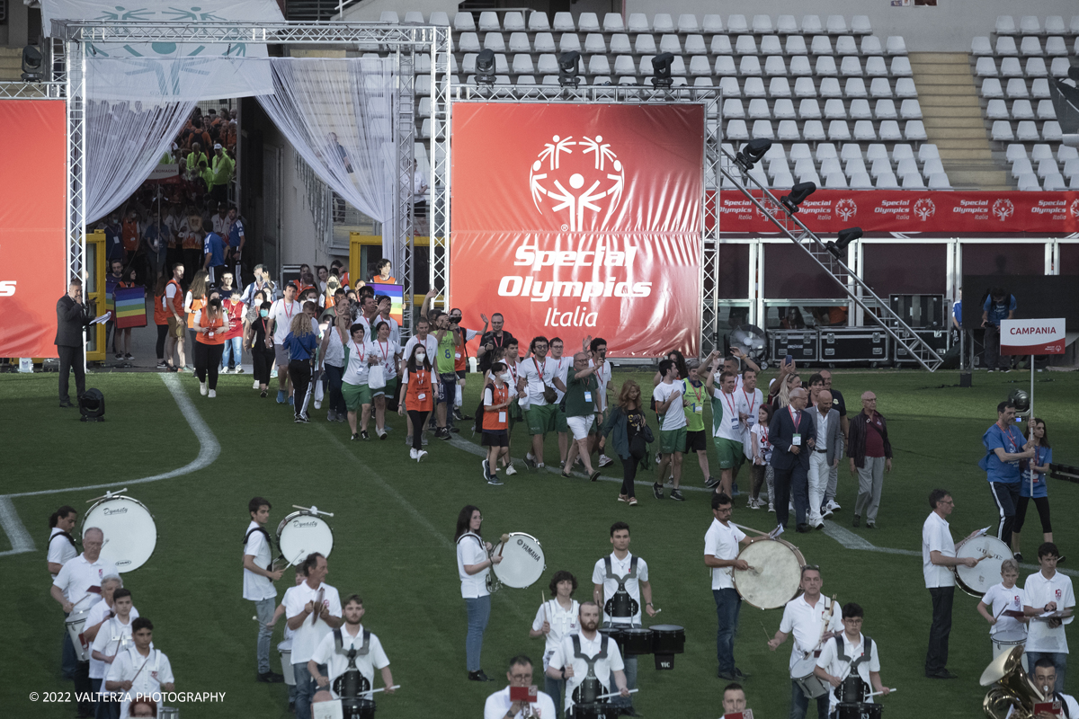 _DSF5238.jpg - 5/06/2022. Torino. Si sono aperti ufficialmente i XXXVII Giochi Nazionali Estivi Special Olympics di Torino 2022, la piÃ¹ grande manifestazione sportiva dedicata a persone con disabilitÃ  intellettive mai realizzata in Italia con 3000 atleti e 20 discipline sportive. Nella foto sfilata delle varie delegazioni di atleti