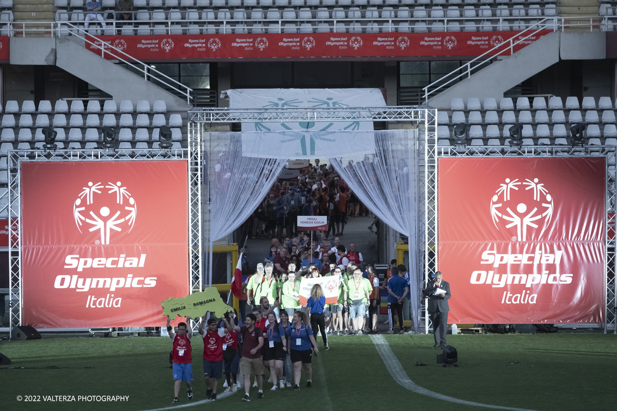 _DSF5310.jpg - 5/06/2022. Torino. Si sono aperti ufficialmente i XXXVII Giochi Nazionali Estivi Special Olympics di Torino 2022, la piÃ¹ grande manifestazione sportiva dedicata a persone con disabilitÃ  intellettive mai realizzata in Italia con 3000 atleti e 20 discipline sportive. Nella foto sfilata delle varie delegazioni di atleti