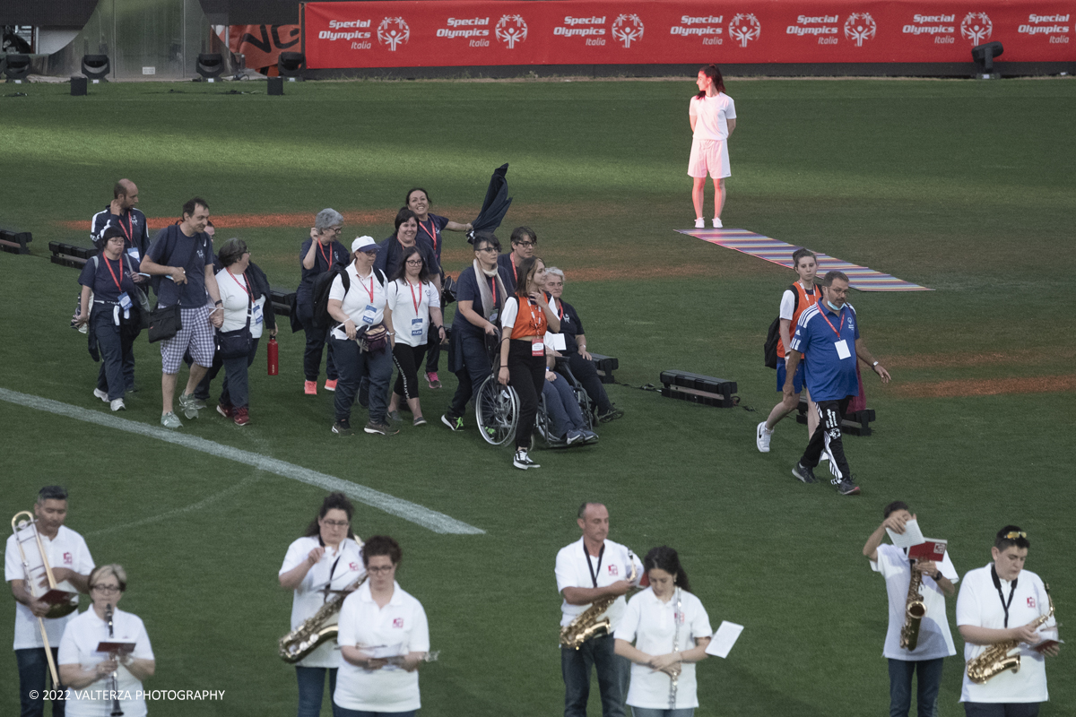 _DSF5315.jpg - 5/06/2022. Torino. Si sono aperti ufficialmente i XXXVII Giochi Nazionali Estivi Special Olympics di Torino 2022, la piÃ¹ grande manifestazione sportiva dedicata a persone con disabilitÃ  intellettive mai realizzata in Italia con 3000 atleti e 20 discipline sportive. Nella foto sfilata delle varie delegazioni di atleti