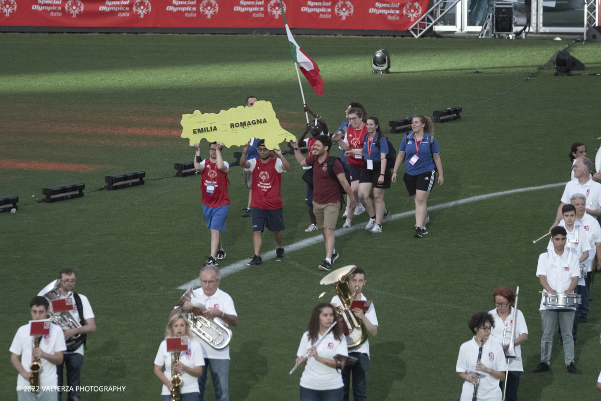 _DSF5326.jpg - 5/06/2022. Torino. Si sono aperti ufficialmente i XXXVII Giochi Nazionali Estivi Special Olympics di Torino 2022, la piÃ¹ grande manifestazione sportiva dedicata a persone con disabilitÃ  intellettive mai realizzata in Italia con 3000 atleti e 20 discipline sportive. Nella foto sfilata delle varie delegazioni di atleti