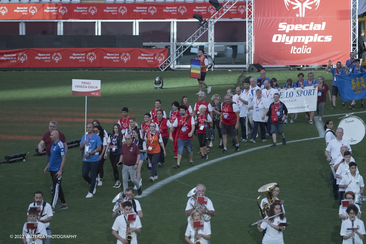 _DSF5366.jpg - 5/06/2022. Torino. Si sono aperti ufficialmente i XXXVII Giochi Nazionali Estivi Special Olympics di Torino 2022, la piÃ¹ grande manifestazione sportiva dedicata a persone con disabilitÃ  intellettive mai realizzata in Italia con 3000 atleti e 20 discipline sportive. Nella foto sfilata delle varie delegazioni di atleti