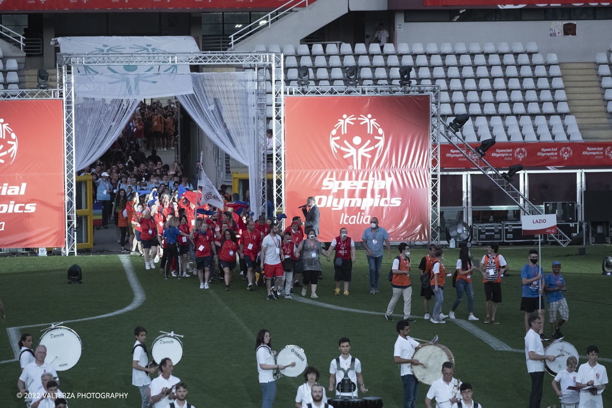 _DSF5381.jpg - 5/06/2022. Torino. Si sono aperti ufficialmente i XXXVII Giochi Nazionali Estivi Special Olympics di Torino 2022, la piÃ¹ grande manifestazione sportiva dedicata a persone con disabilitÃ  intellettive mai realizzata in Italia con 3000 atleti e 20 discipline sportive. Nella foto sfilata delle varie delegazioni di atleti