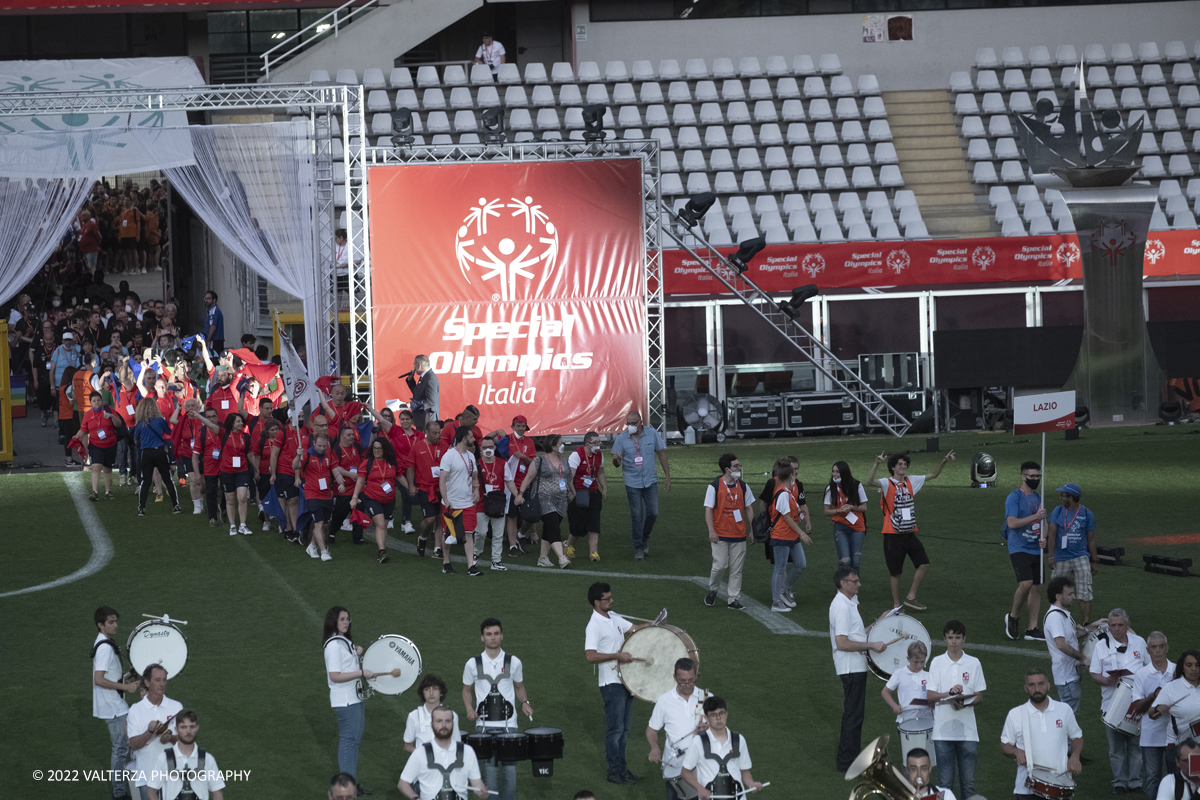 _DSF5389.jpg - 5/06/2022. Torino. Si sono aperti ufficialmente i XXXVII Giochi Nazionali Estivi Special Olympics di Torino 2022, la piÃ¹ grande manifestazione sportiva dedicata a persone con disabilitÃ  intellettive mai realizzata in Italia con 3000 atleti e 20 discipline sportive. Nella foto sfilata delle varie delegazioni di atleti