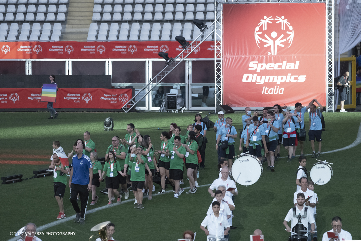 _DSF5404.jpg - 5/06/2022. Torino. Si sono aperti ufficialmente i XXXVII Giochi Nazionali Estivi Special Olympics di Torino 2022, la piÃ¹ grande manifestazione sportiva dedicata a persone con disabilitÃ  intellettive mai realizzata in Italia con 3000 atleti e 20 discipline sportive. Nella foto sfilata delle varie delegazioni di atleti