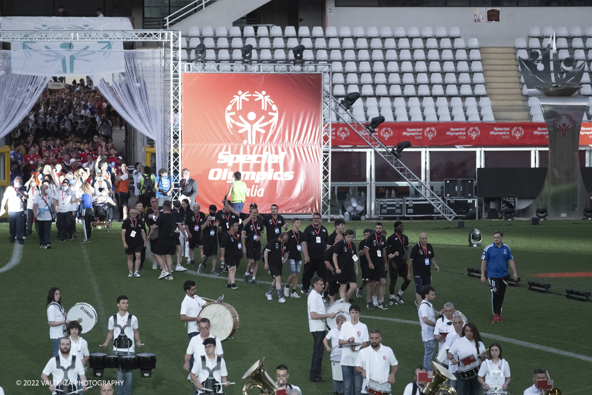 _DSF5429.jpg - 5/06/2022. Torino. Si sono aperti ufficialmente i XXXVII Giochi Nazionali Estivi Special Olympics di Torino 2022, la piÃ¹ grande manifestazione sportiva dedicata a persone con disabilitÃ  intellettive mai realizzata in Italia con 3000 atleti e 20 discipline sportive. Nella foto sfilata delle varie delegazioni di atleti