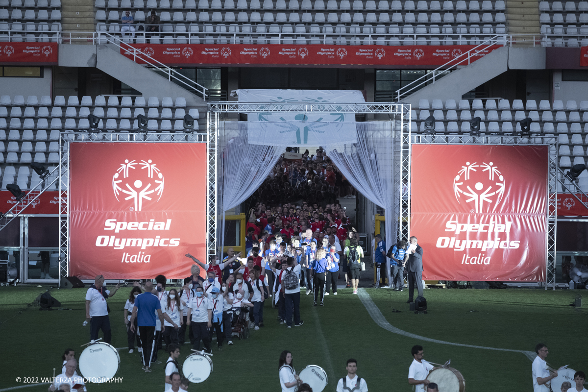 _DSF5445.jpg - 5/06/2022. Torino. Si sono aperti ufficialmente i XXXVII Giochi Nazionali Estivi Special Olympics di Torino 2022, la piÃ¹ grande manifestazione sportiva dedicata a persone con disabilitÃ  intellettive mai realizzata in Italia con 3000 atleti e 20 discipline sportive. Nella foto sfilata delle varie delegazioni di atleti