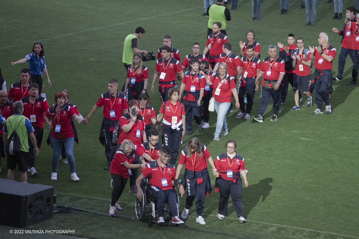 _DSF5521.jpg - 5/06/2022. Torino. Si sono aperti ufficialmente i XXXVII Giochi Nazionali Estivi Special Olympics di Torino 2022, la piÃ¹ grande manifestazione sportiva dedicata a persone con disabilitÃ  intellettive mai realizzata in Italia con 3000 atleti e 20 discipline sportive. Nella foto sfilata delle varie delegazioni di atleti