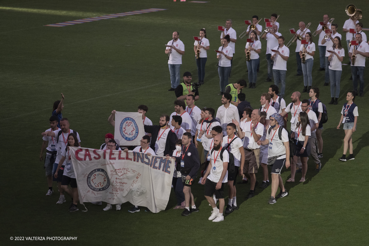 _DSF5572.jpg - 5/06/2022. Torino. Si sono aperti ufficialmente i XXXVII Giochi Nazionali Estivi Special Olympics di Torino 2022, la piÃ¹ grande manifestazione sportiva dedicata a persone con disabilitÃ  intellettive mai realizzata in Italia con 3000 atleti e 20 discipline sportive. Nella foto sfilata delle varie delegazioni di atleti