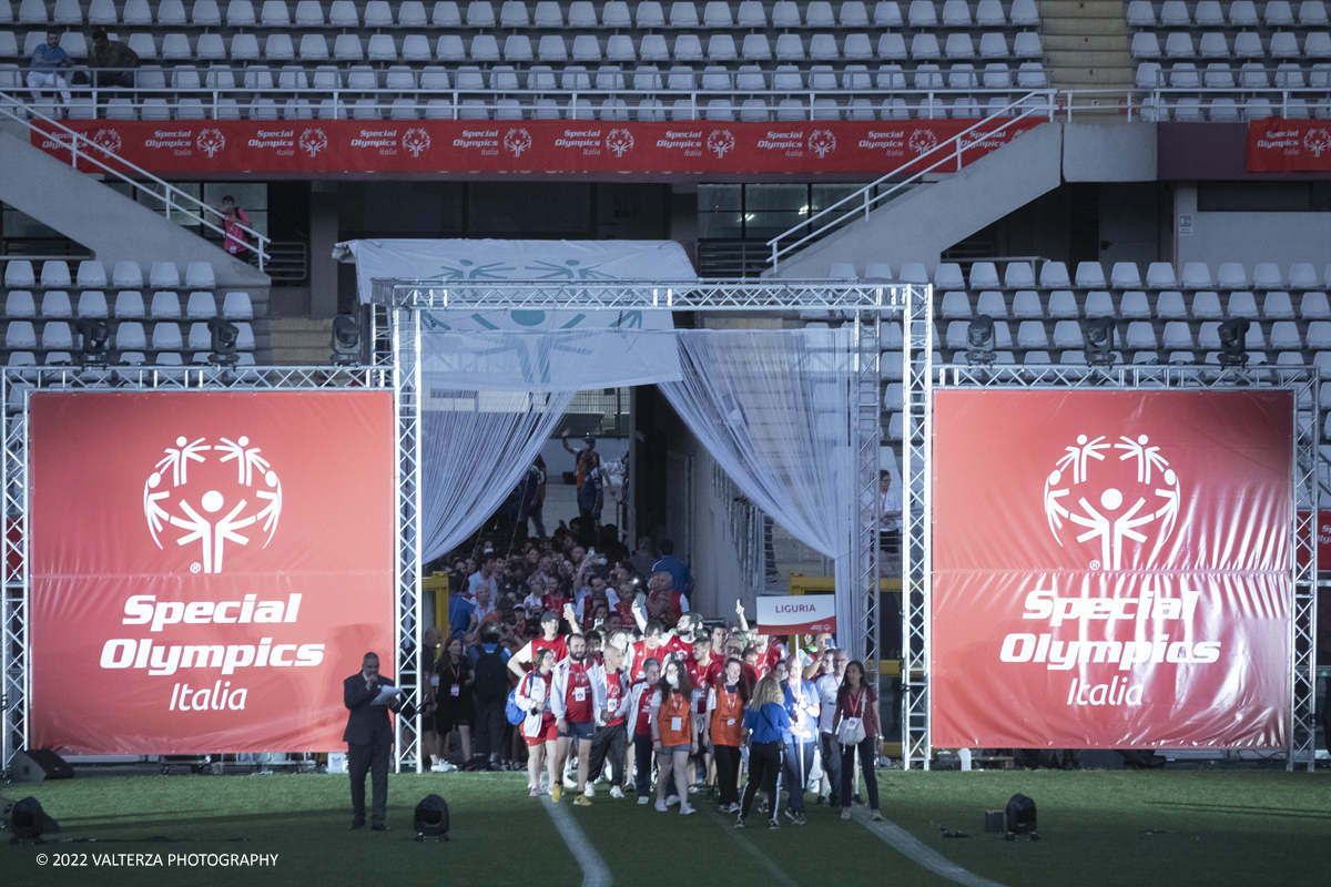 _DSF5615.jpg - 5/06/2022. Torino. Si sono aperti ufficialmente i XXXVII Giochi Nazionali Estivi Special Olympics di Torino 2022, la piÃ¹ grande manifestazione sportiva dedicata a persone con disabilitÃ  intellettive mai realizzata in Italia con 3000 atleti e 20 discipline sportive. Nella foto sfilata delle varie delegazioni di atleti