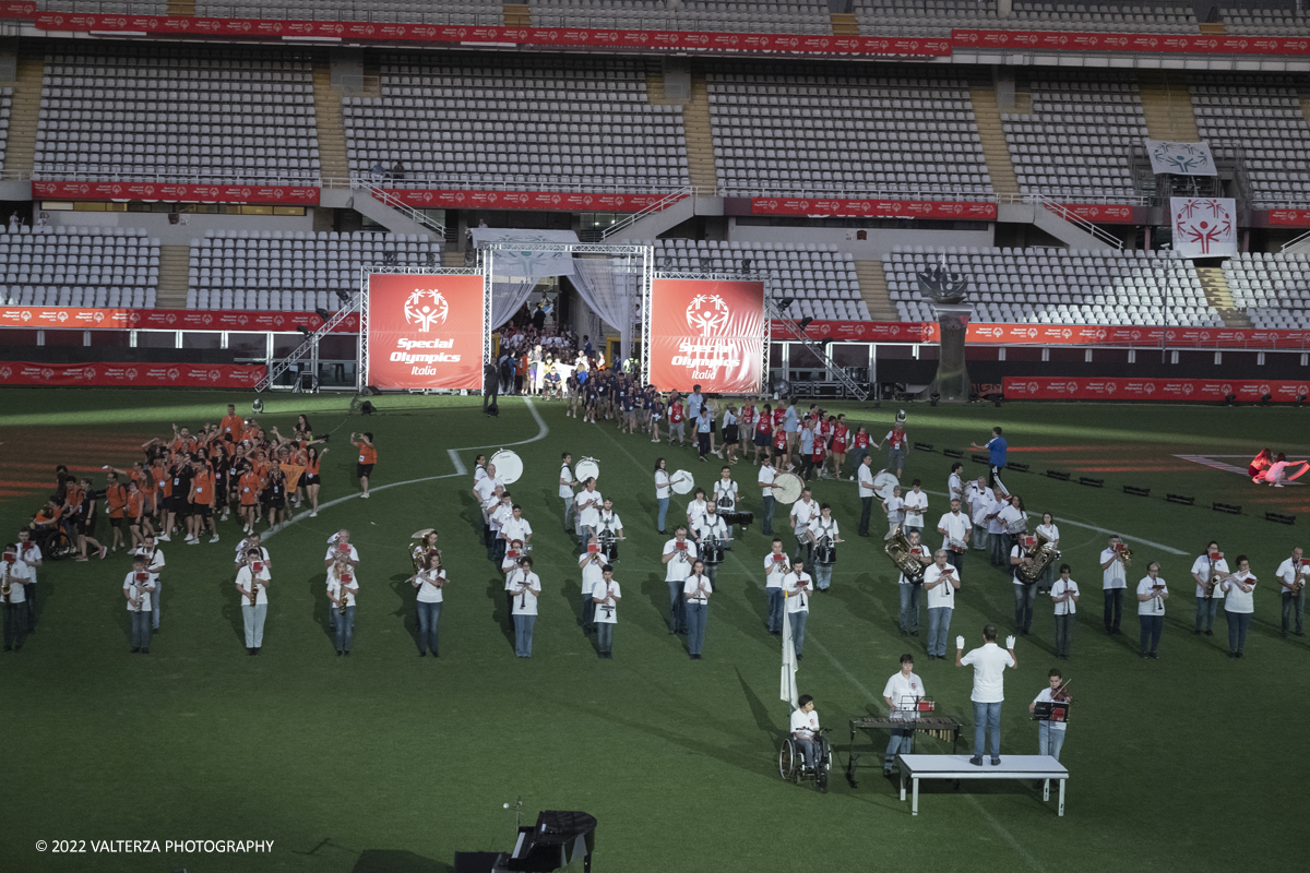 _DSF5651.jpg - 5/06/2022. Torino. Si sono aperti ufficialmente i XXXVII Giochi Nazionali Estivi Special Olympics di Torino 2022, la piÃ¹ grande manifestazione sportiva dedicata a persone con disabilitÃ  intellettive mai realizzata in Italia con 3000 atleti e 20 discipline sportive. Nella foto sfilata delle varie delegazioni di atleti